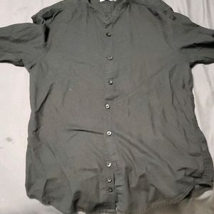 A granddad collar long-sleeved shirt